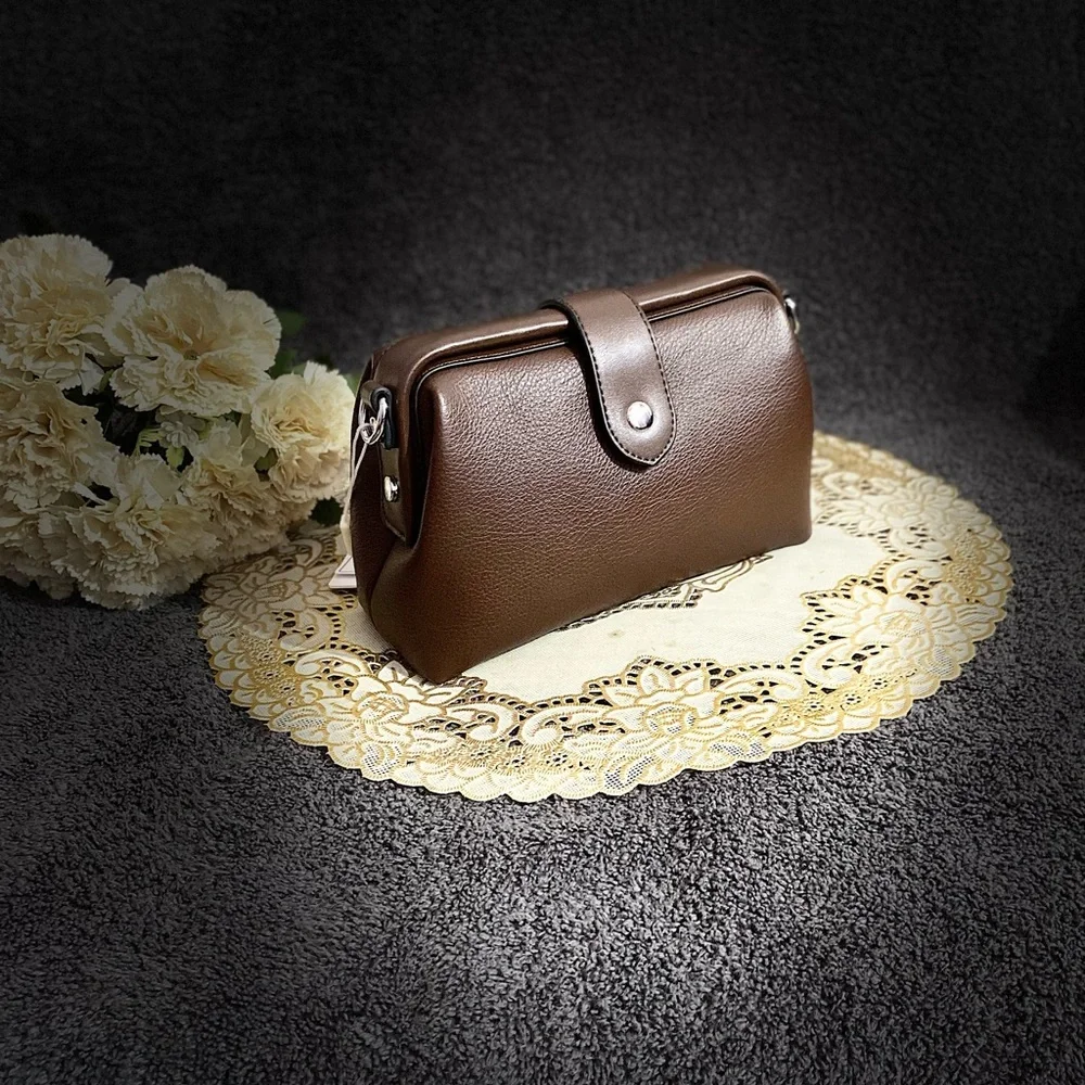 Brown leather bag - Picture 7 of 16